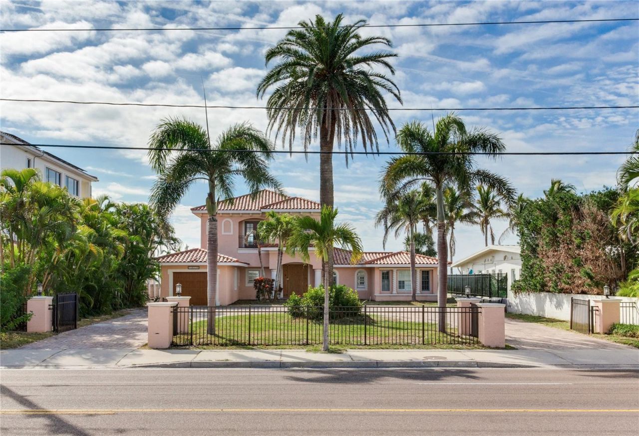 16116 Gulf Boulevard, Redington Beach, FL 33708 Photo