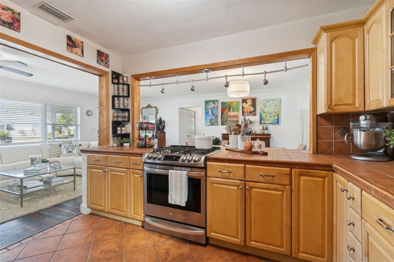 6260 23rd Terrace N, Saint Petersburg, FL 33710 Photo