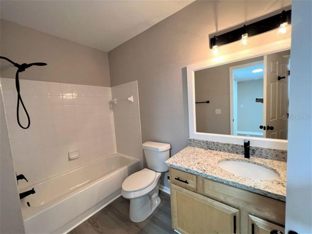 1000 Villagio Circle, Unit 205, Sarasota, FL 34237 Photo