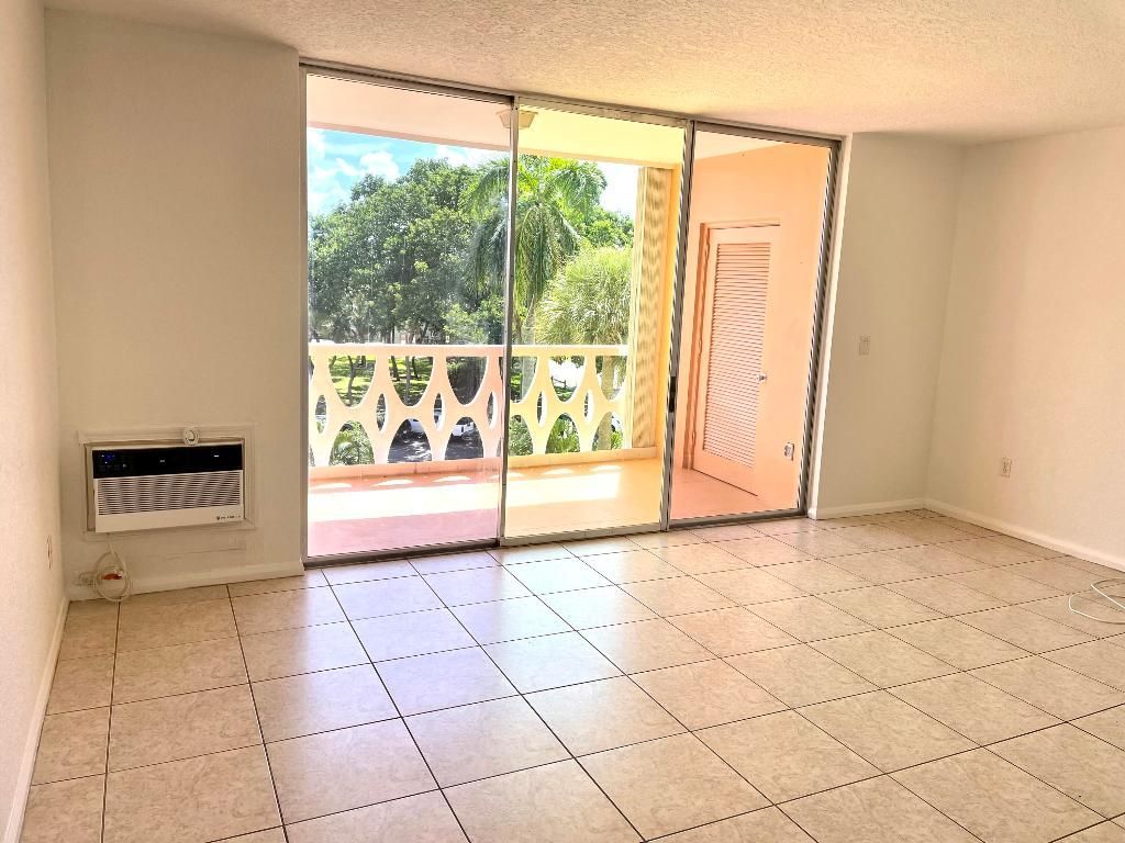 15 S Golfview Road, Unit 403, Lake Worth Beach, FL 33460 Photo