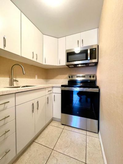 15 S Golfview Road, Unit 403, Lake Worth Beach, FL 33460 Photo