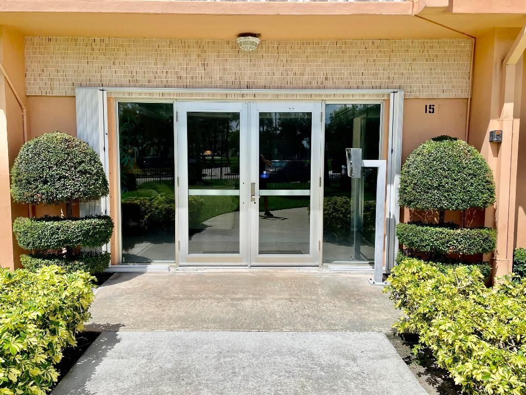15 S Golfview Road, Unit 403, Lake Worth Beach, FL 33460 Photo