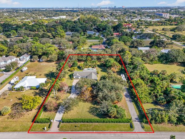 8218 S Elizabeth Avenue, Palm Beach Gardens, FL 33418