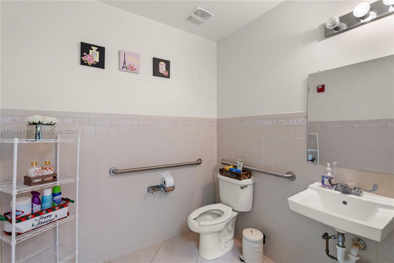 5803 NW 151st St, Unit 200-B, Miami Lakes, FL 33014 Photo