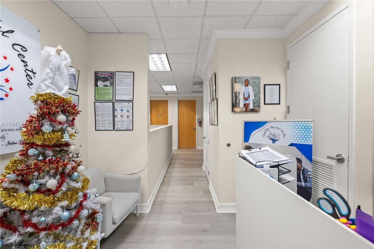 5803 NW 151st St, Unit 200-B, Miami Lakes, FL 33014 Photo