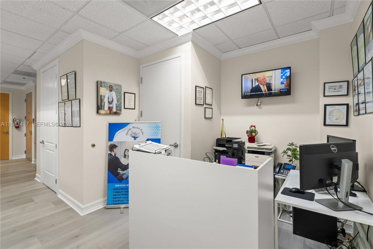 5803 NW 151st St, Unit 200-B, Miami Lakes, FL 33014 Photo