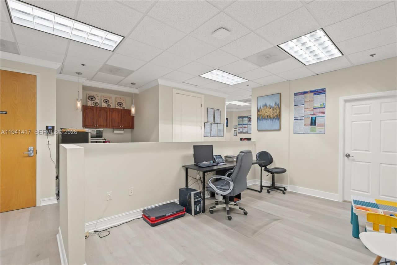 5803 NW 151st St, Unit 200-B, Miami Lakes, FL 33014 Photo