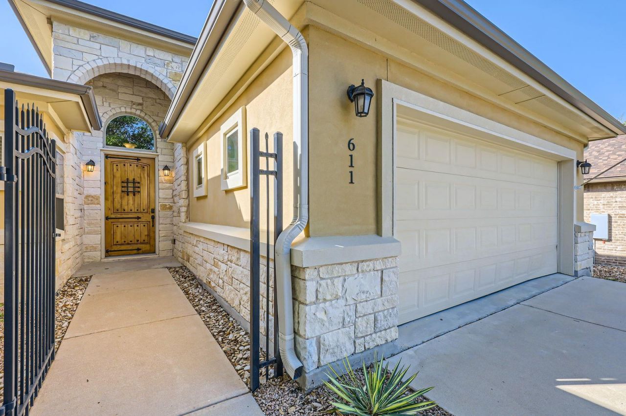 611 Algerita Dr, Georgetown, TX 78628 Main Photo