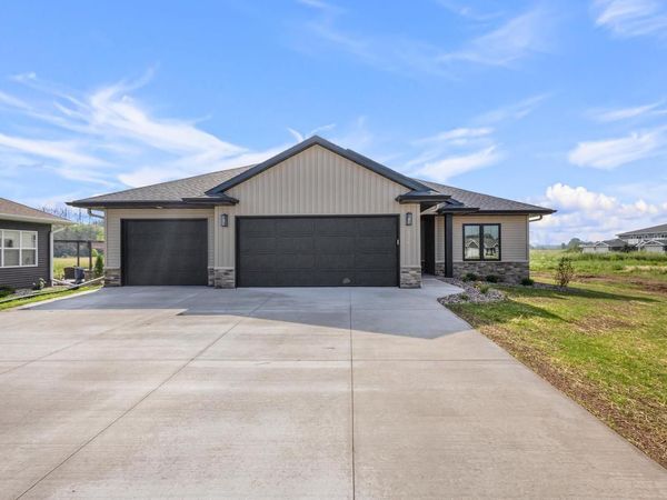 726 TAMBOUR COURT, De Pere, WI 54115