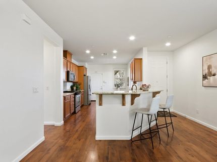 7925 Peak Forest Way, Elk Grove, CA 95757 Photo