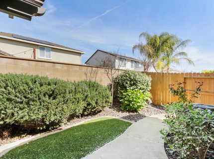 7925 Peak Forest Way, Elk Grove, CA 95757 Photo