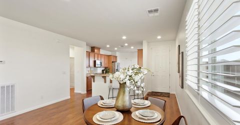 7925 Peak Forest Way, Elk Grove, CA 95757 Photo