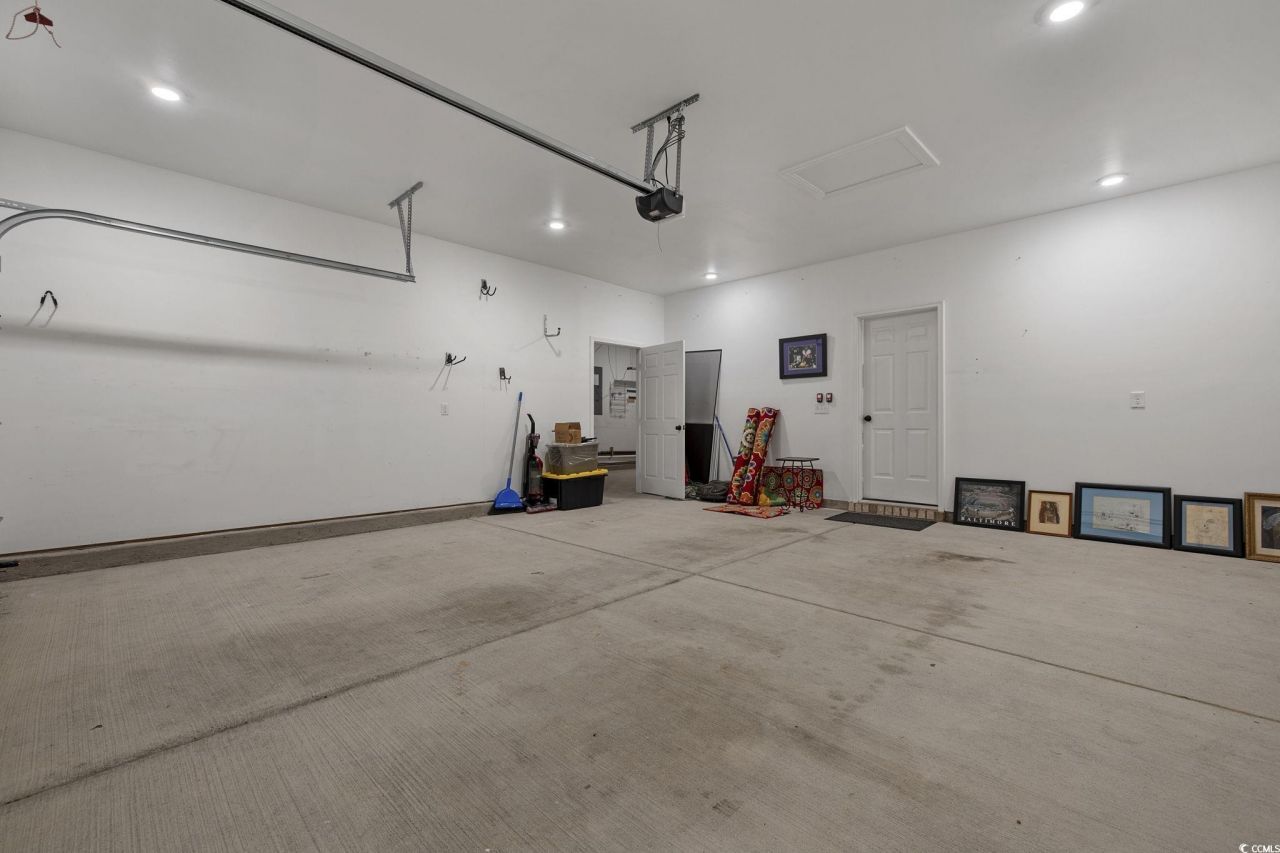 379 Mikita Dr. Photo 16