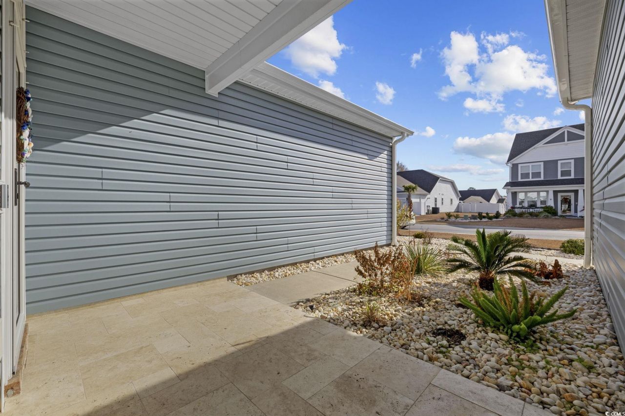 379 Mikita Dr. Photo 4