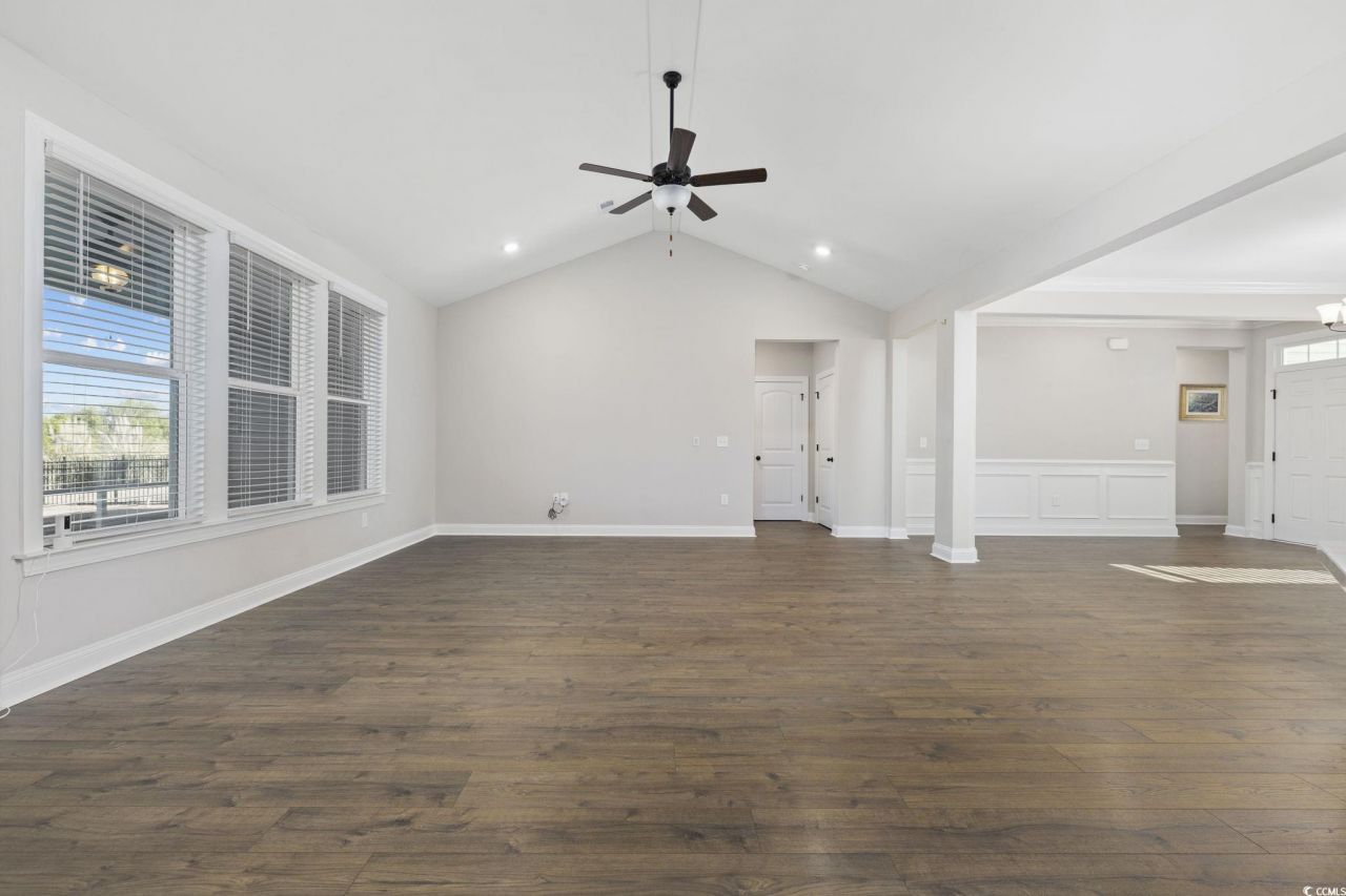 379 Mikita Dr. Photo 7