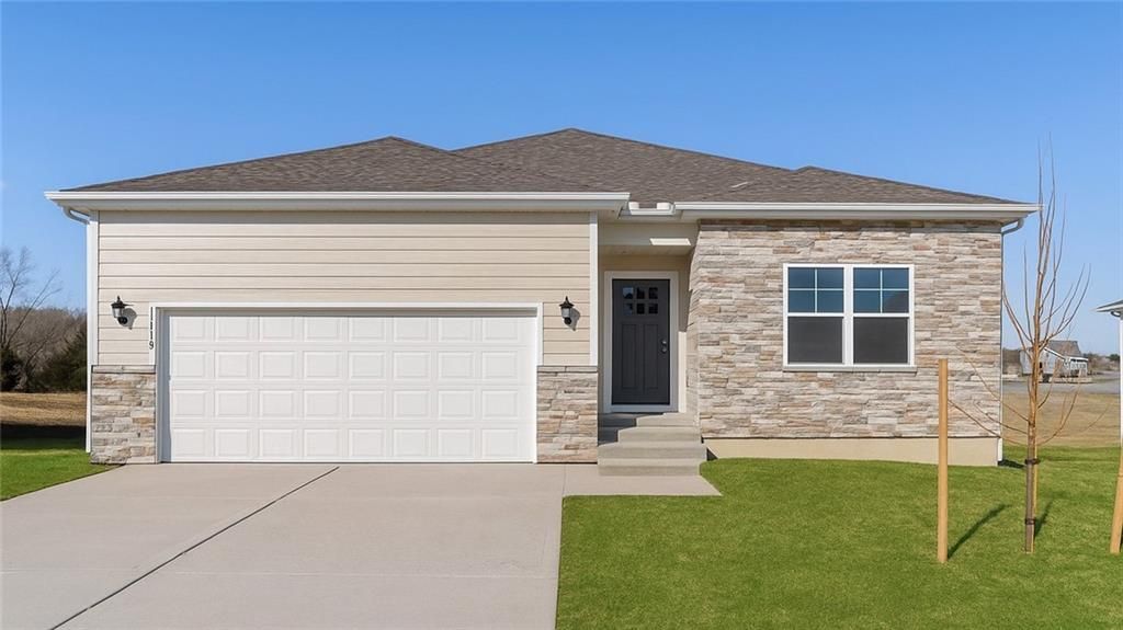 100 Lake Meadows Drive, Smithville, MO 64089 Main Photo
