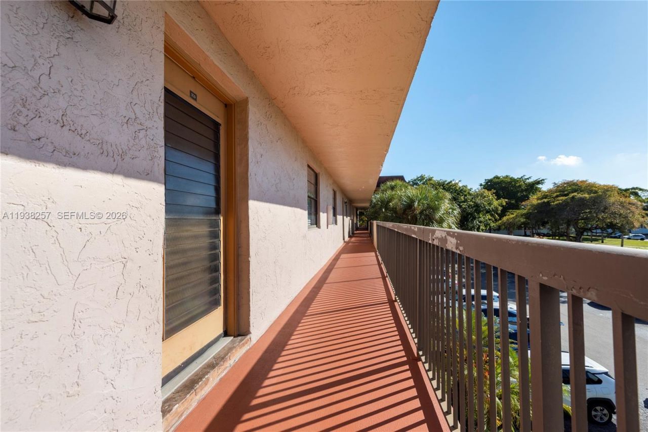 4975 E Sabal Palm Blvd, Unit 309, Tamarac, FL 33319 Photo