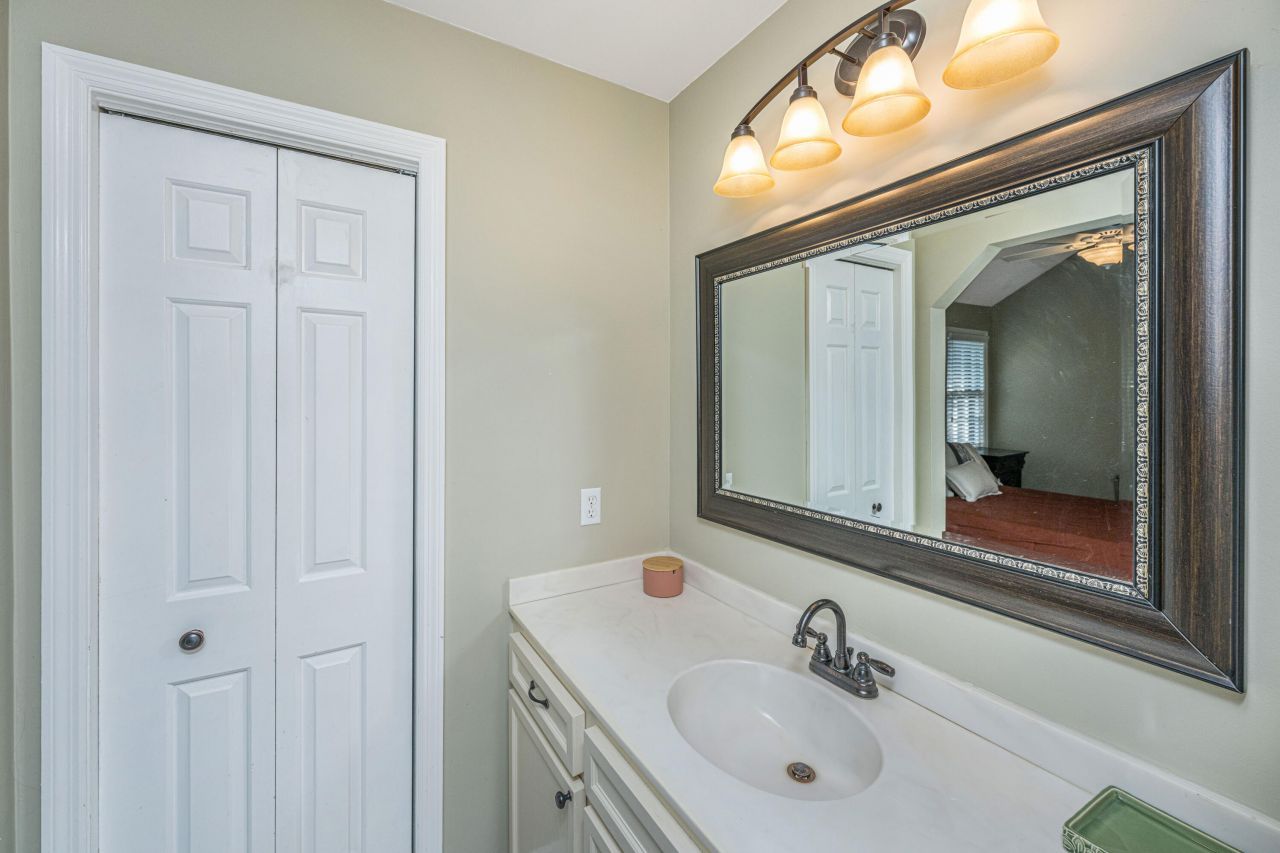 105 Sumners Alley Photo 11