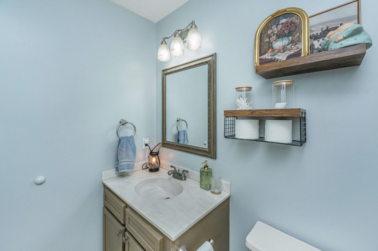 105 Sumners Alley Photo 15