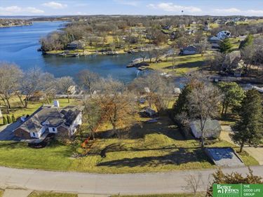 9113 Murray Drive, Plattsmouth, NE 68028