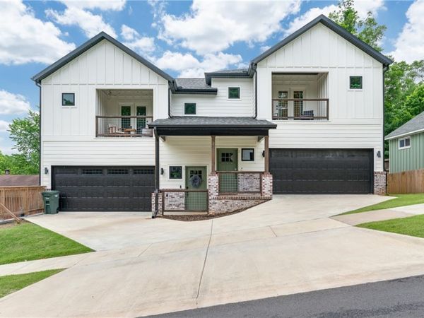 215 E Center Street, Fayetteville, AR 72701