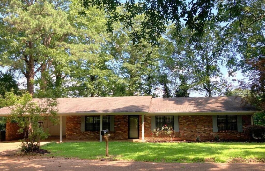 81 Azalea Trail, Columbus, MS 39705 Main Photo