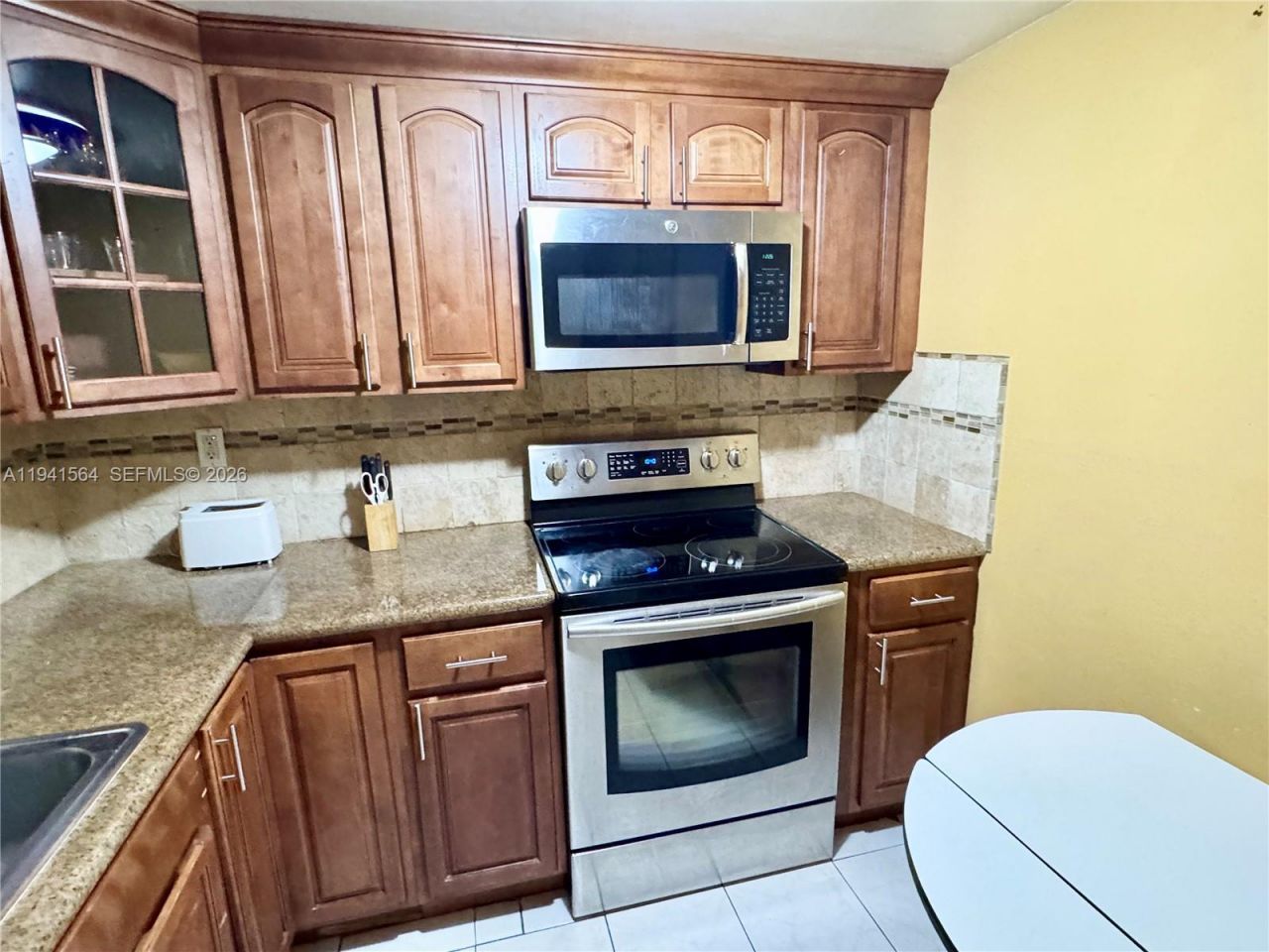 210 172nd St, Unit 129, Sunny Isles Beach, FL 33160 Photo