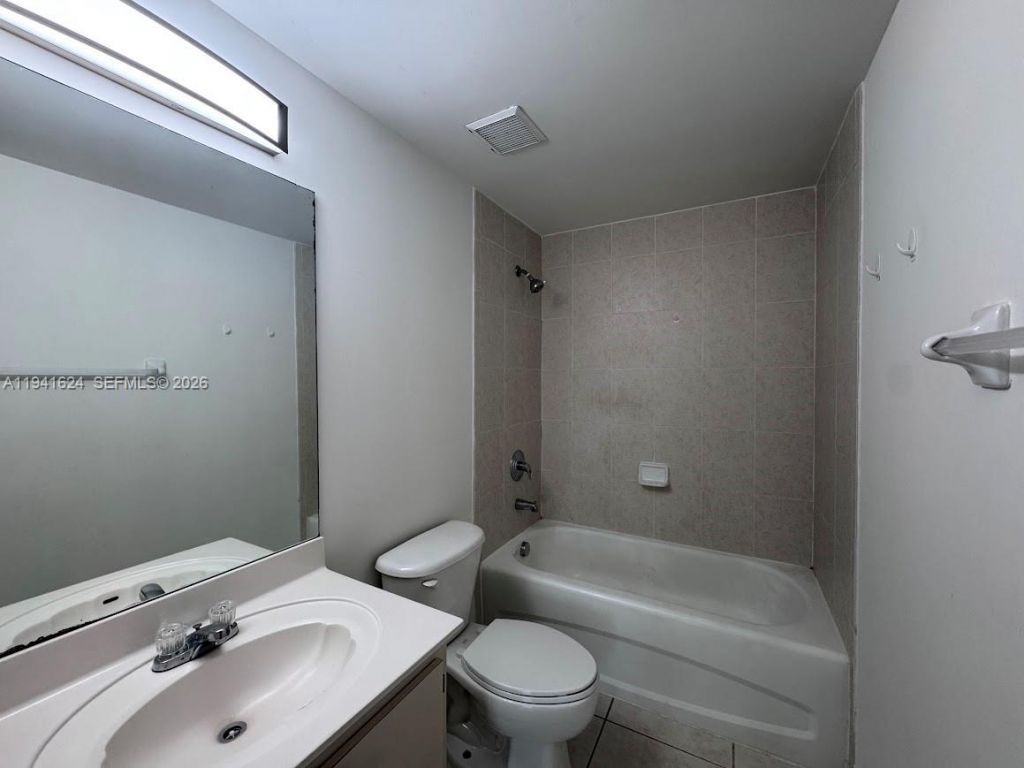 7280 NW 114th Ave, Unit 304-8, Doral, FL 33178 Photo
