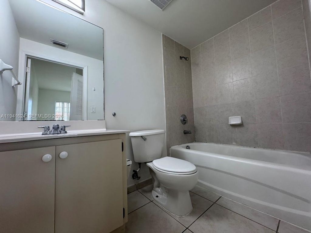 7280 NW 114th Ave, Unit 304-8, Doral, FL 33178 Photo