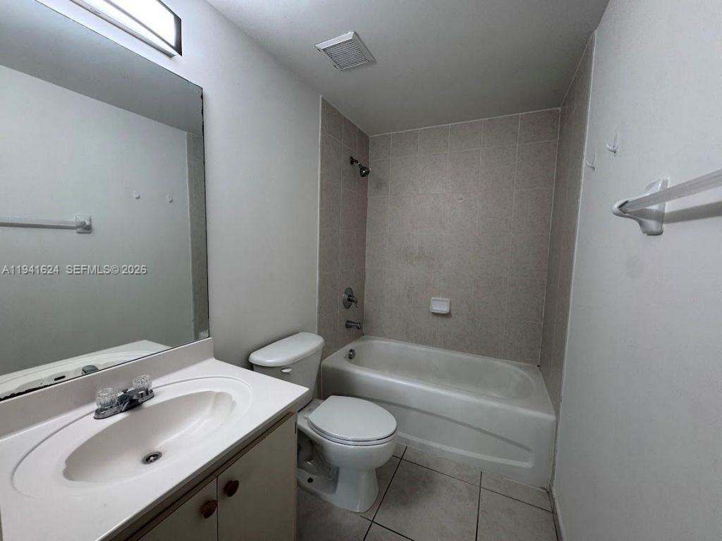 7280 NW 114th Ave, Unit 304-8, Doral, FL 33178 Photo