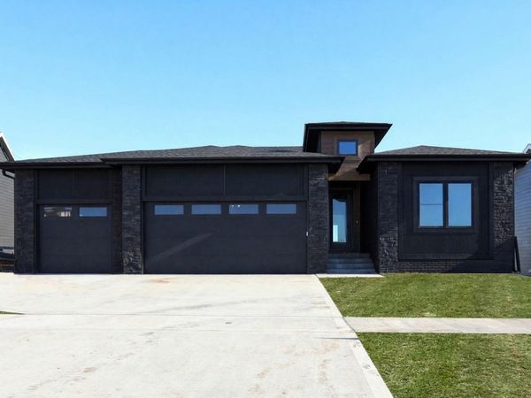 8215 Buckley Court, Johnston, IA 50131