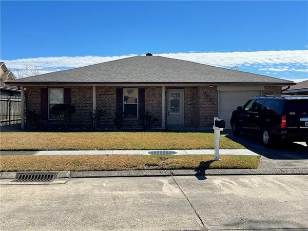 7521 W SANDY COVE Drive, New Orleans, LA 70128