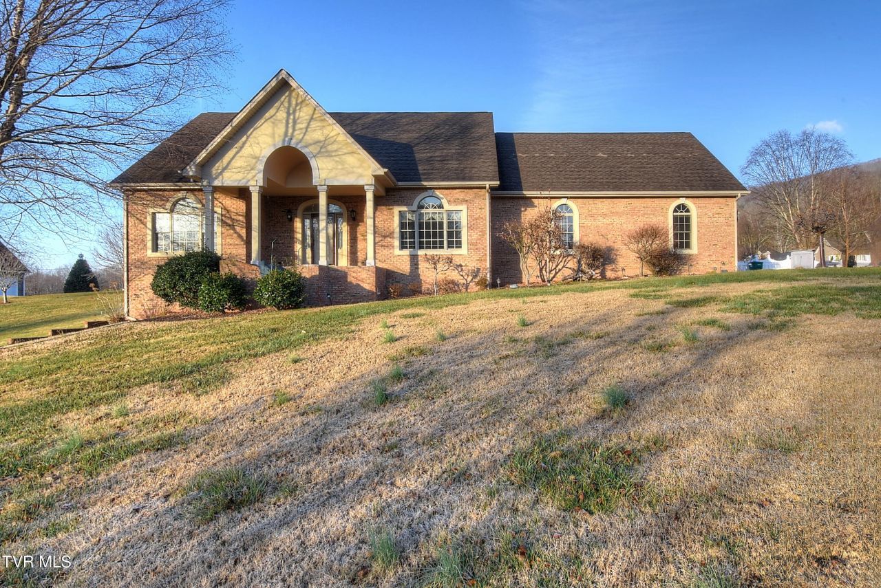 295 Sunrise Drive, Elizabethton, TN 37643 Main Photo