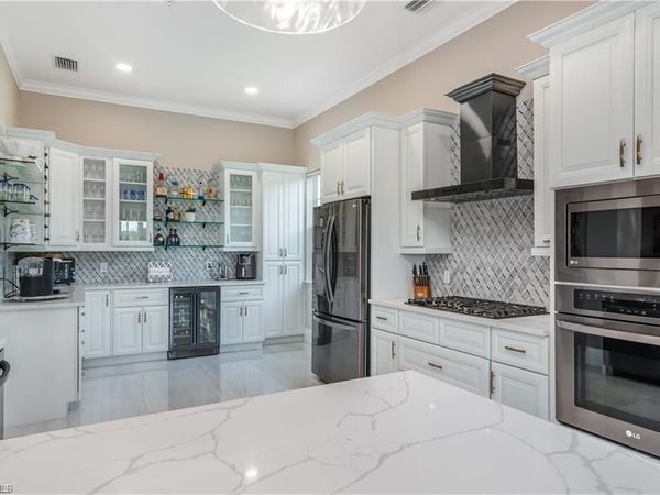3123 Aviamar CIR, Unit 201, NAPLES, FL 34114