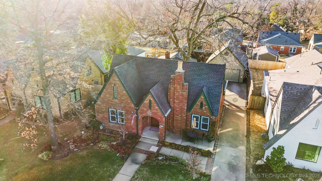 1544 S Columbia Place, Tulsa, OK 74104 Main Photo