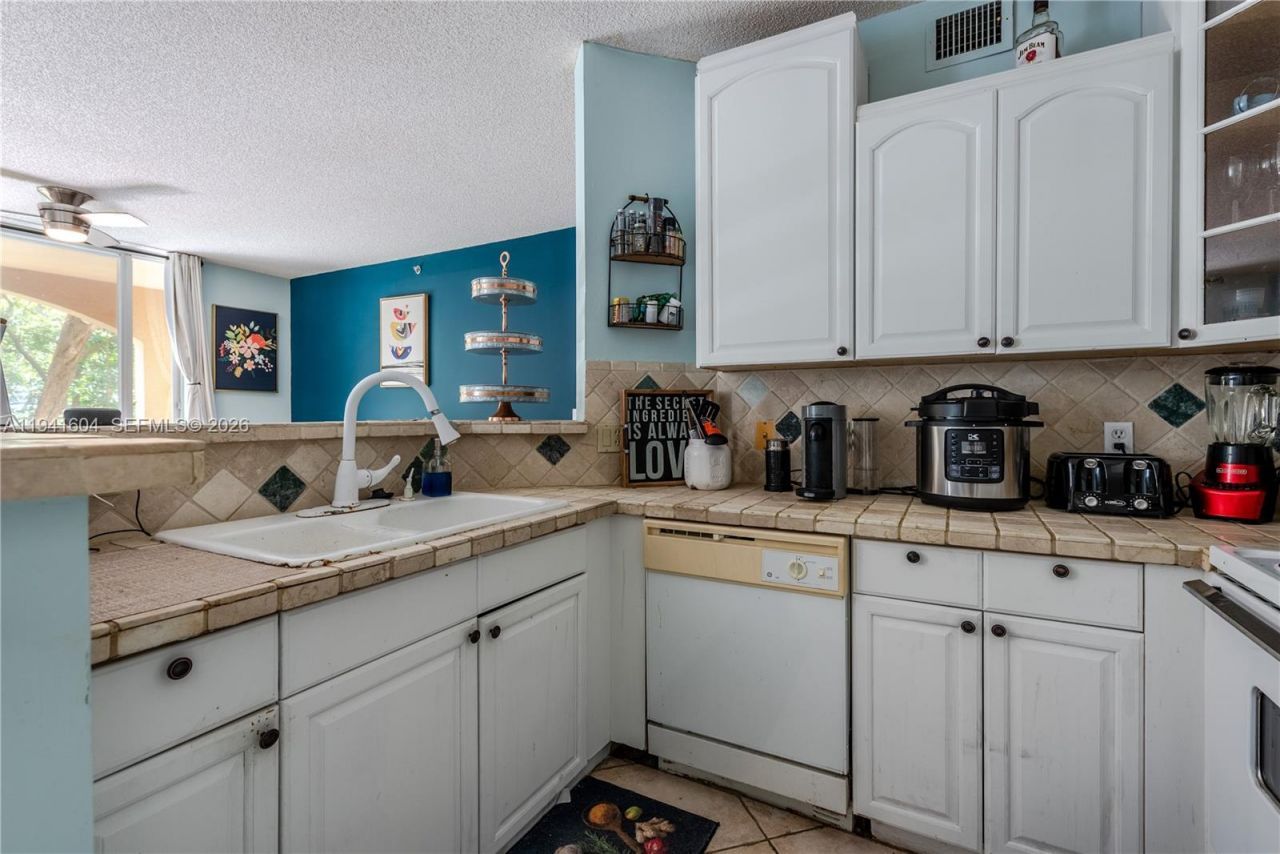 19601 E Country Club Dr, Unit 7104, Aventura, FL 33180 Photo