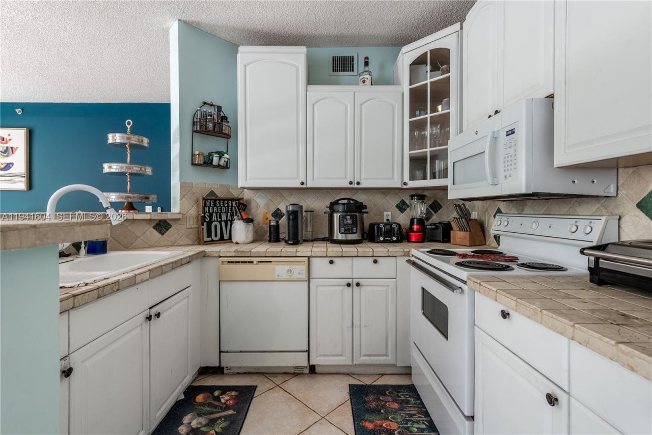 19601 E Country Club Dr, Unit 7104, Aventura, FL 33180 Photo