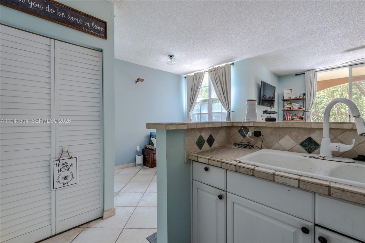 19601 E Country Club Dr, Unit 7104, Aventura, FL 33180 Photo