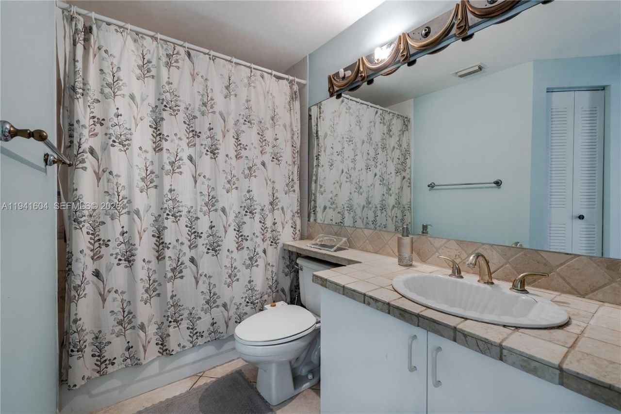 19601 E Country Club Dr, Unit 7104, Aventura, FL 33180 Photo