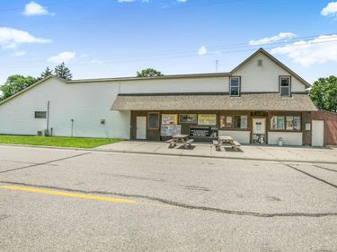 101 Lake Henry Avenue S, Melrose, MN 56352
