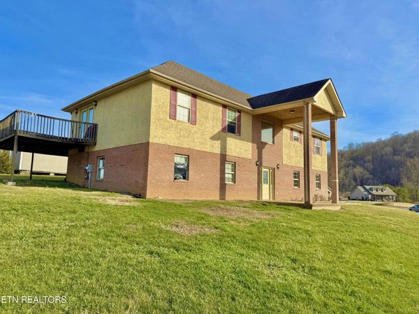 315 Rowlett Tr, Ewing, VA 24248