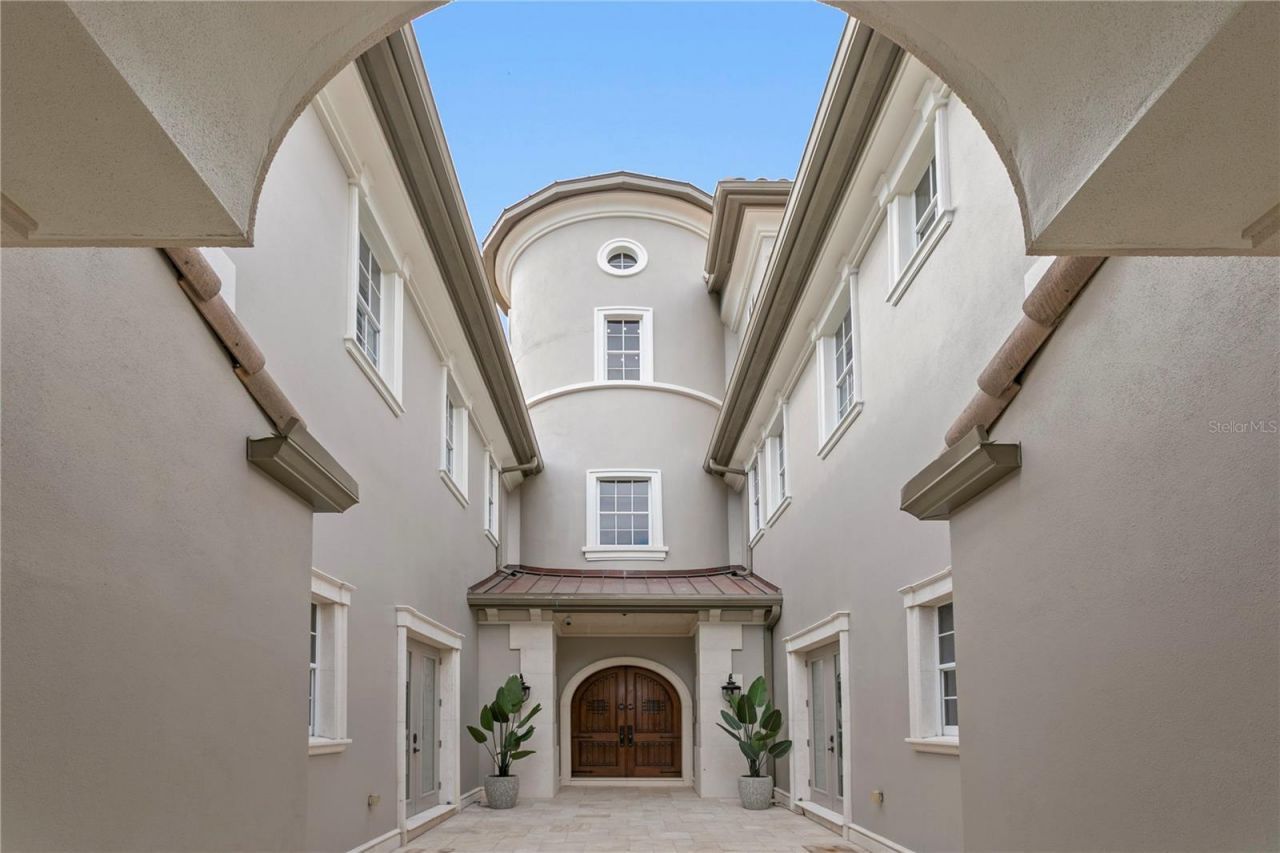 5905 Beacon Shores Street, Tampa, FL 33616 Photo