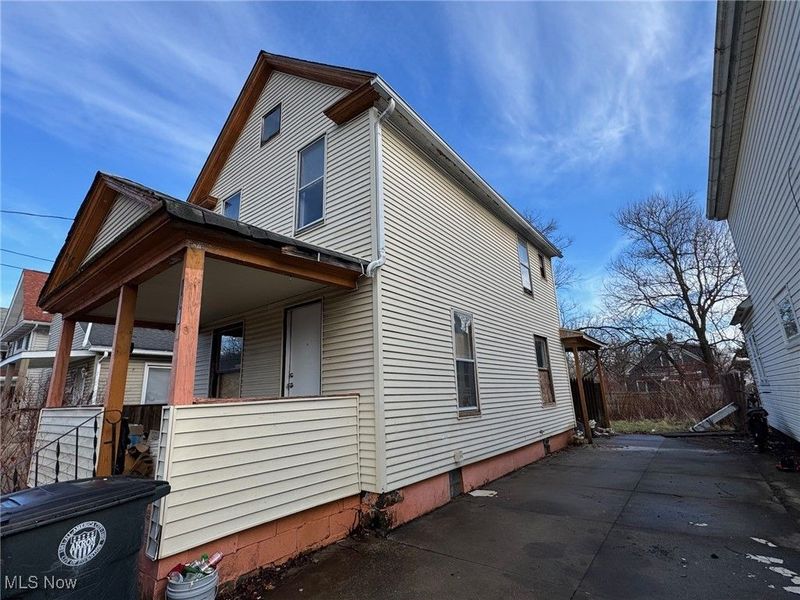 1011 Laurel Avenue, Akron, OH 44307 Photo 2