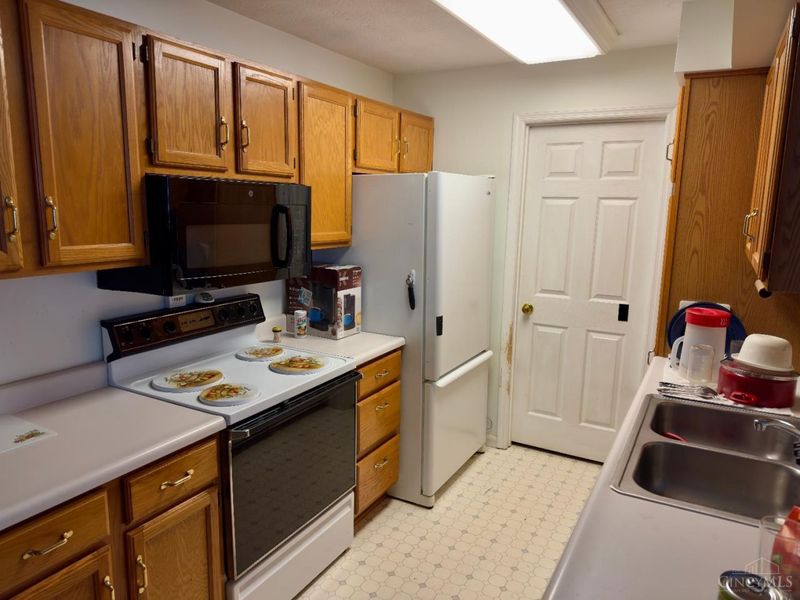 9805 Regatta Drive, Unit 302, Colerain Township, OH 45252 Photo 9