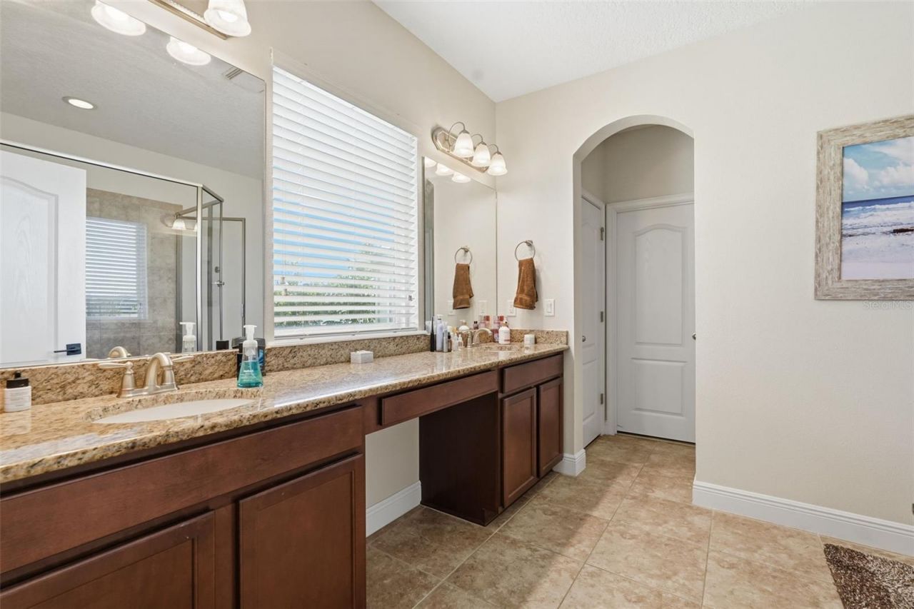 8113 Champions Forest Way, Tampa, FL 33635 Photo