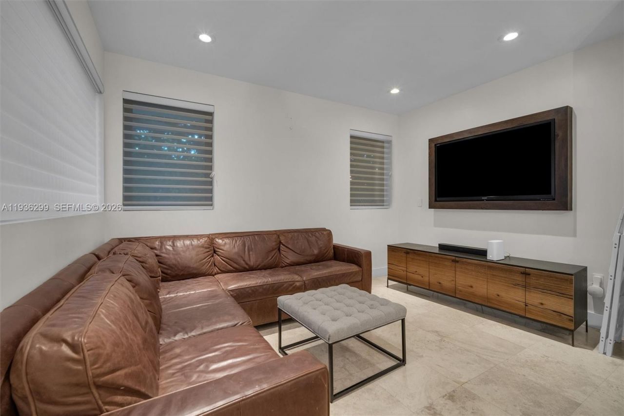 627 Alcazar Ave, Coral Gables, FL 33134 Photo