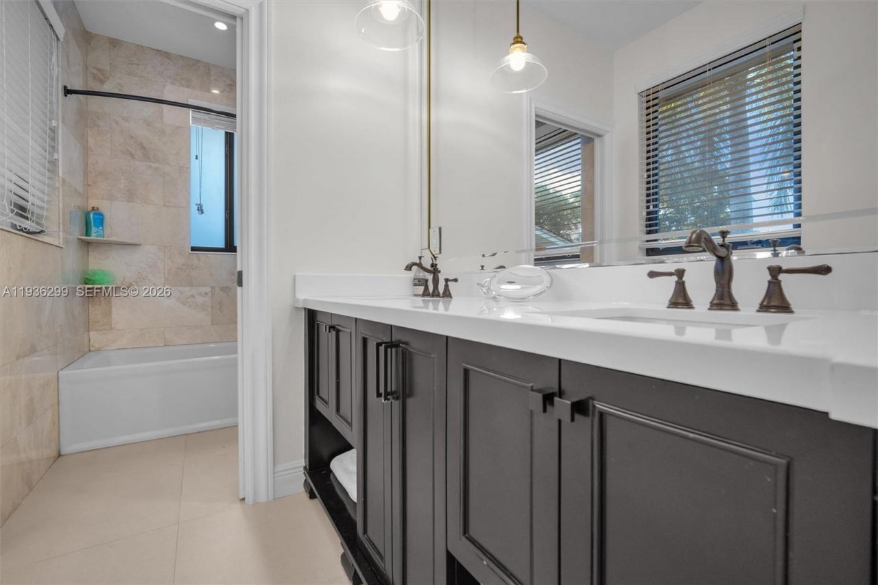 627 Alcazar Ave, Coral Gables, FL 33134 Photo