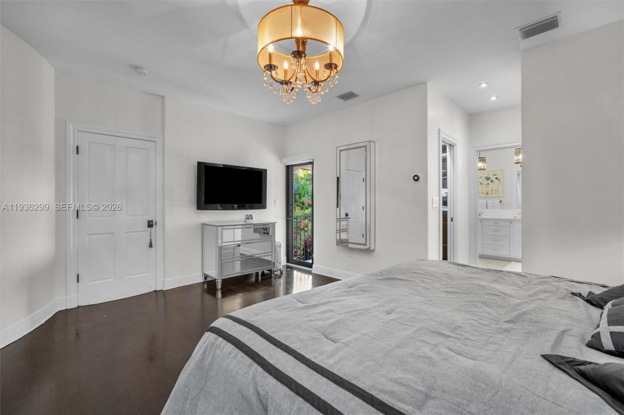 627 Alcazar Ave, Coral Gables, FL 33134 Photo