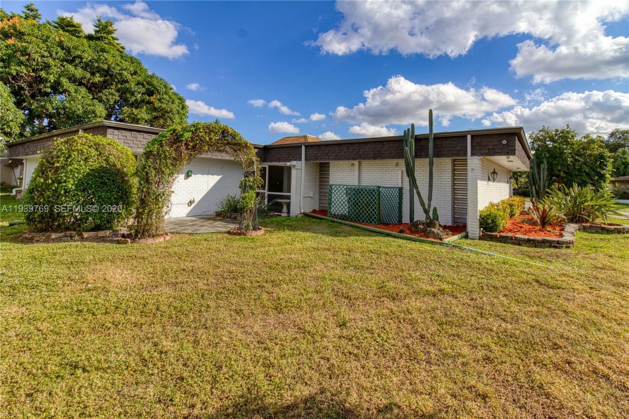 4806 Banyan Ln, Tamarac, FL 33319 Photo