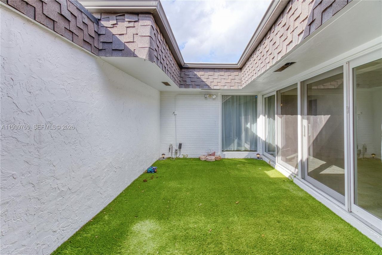 4806 Banyan Ln, Tamarac, FL 33319 Photo